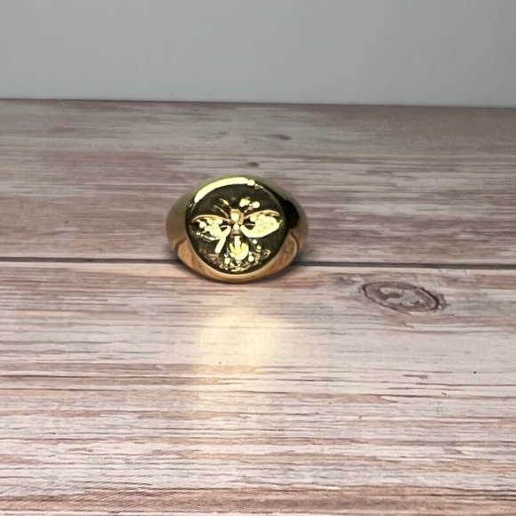 Honey Bee Signet Ring - Picture 6 of 7
